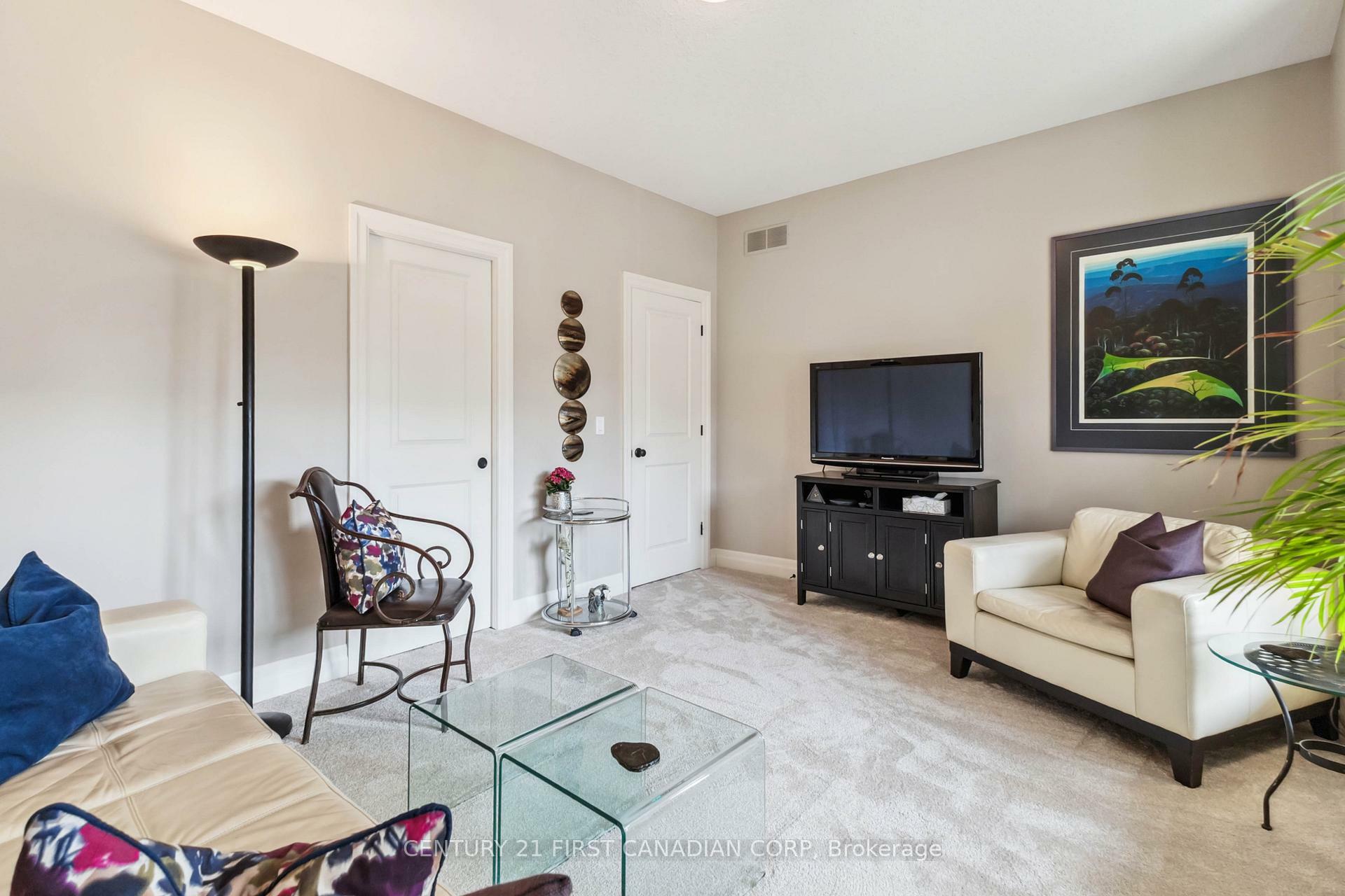 Photo de la propriété:  217 Delacourt Road  ON N6G 0H3 