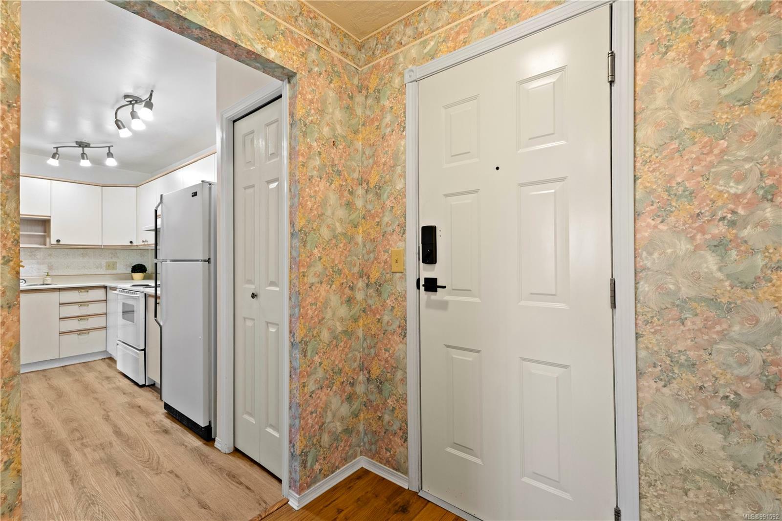 Property Photo: 3900 Shelbourne St 208 BC V8P 4H8