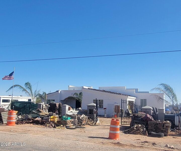 Property Photo:  317 W Frontier Street  AZ 85120 