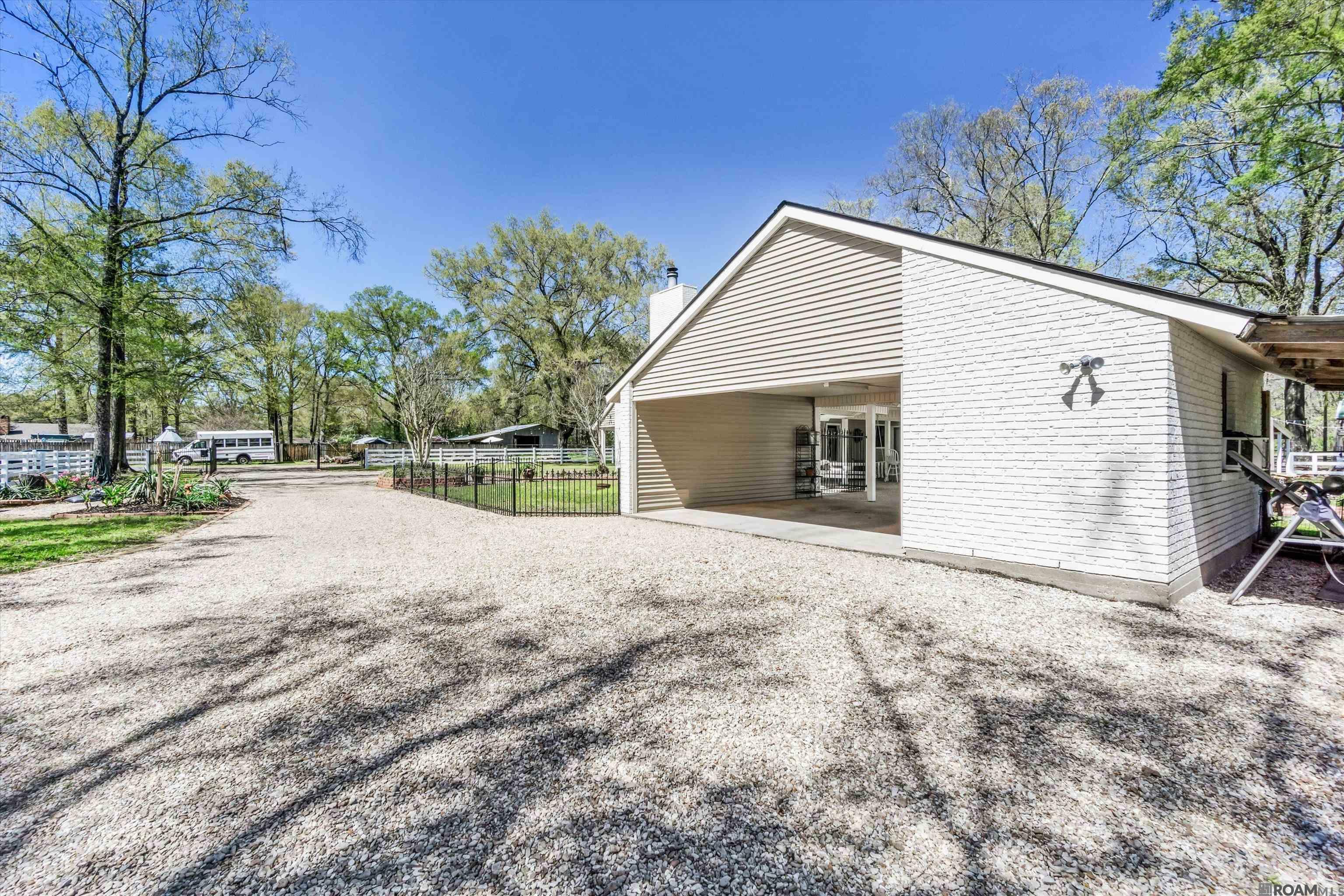 Property Photo: 7850 Droze Rd LA 70739