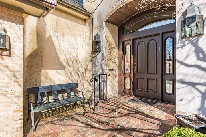 Property Photo: 4 Lyonsgate OH 43209