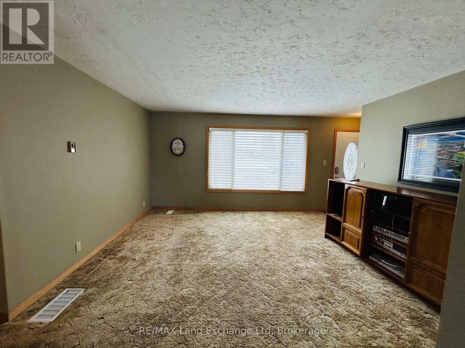 Property Photo: 81 Queen Street ON N0G 1G0