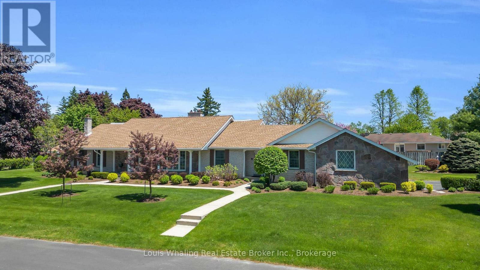 Property Photo: 241 4th Avenue ON N4N 2B6
