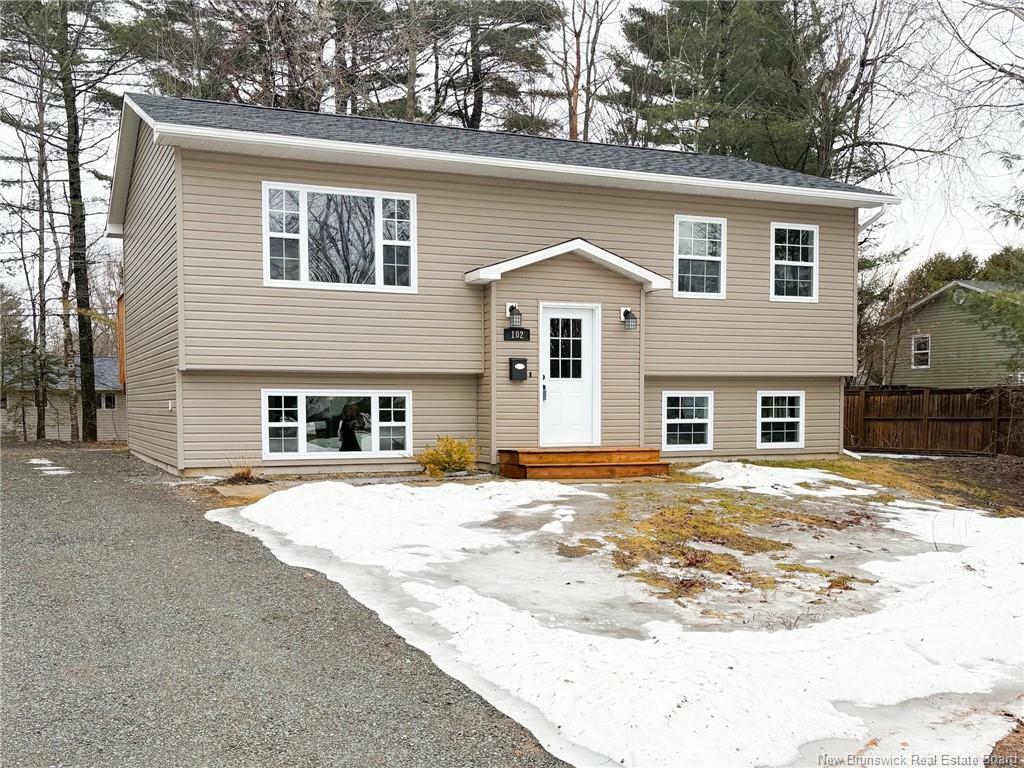 102 Everett Court  Fredericton NB E3A 1L6 photo