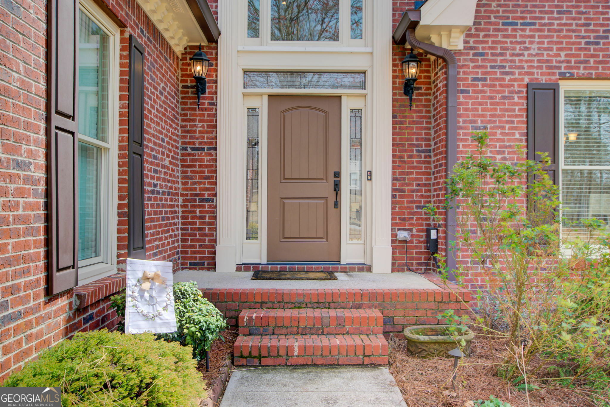 Property Photo: 1300 Village Oaks Lane GA 30043