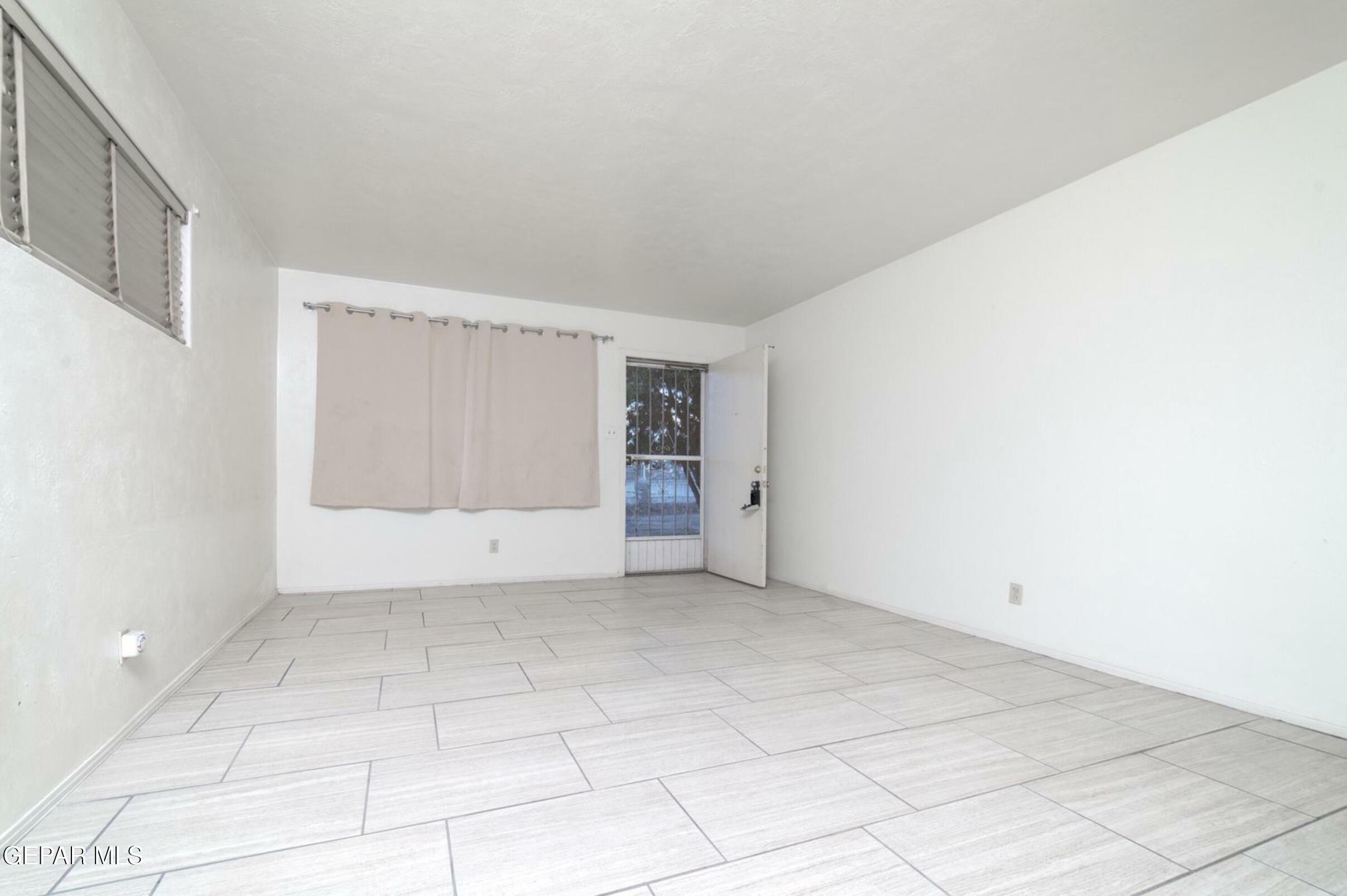 Property Photo: 445 Feliz Place TX 79905