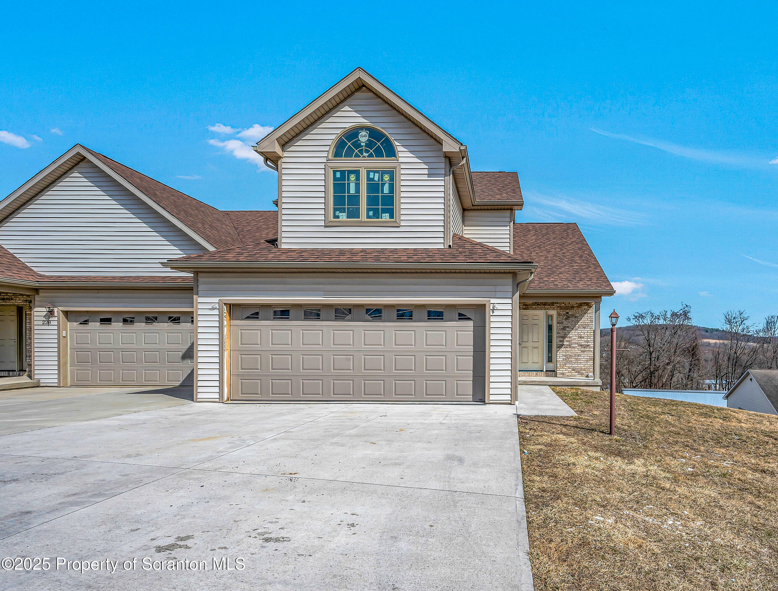 Property Photo: 226 Village View Drive PA 18657