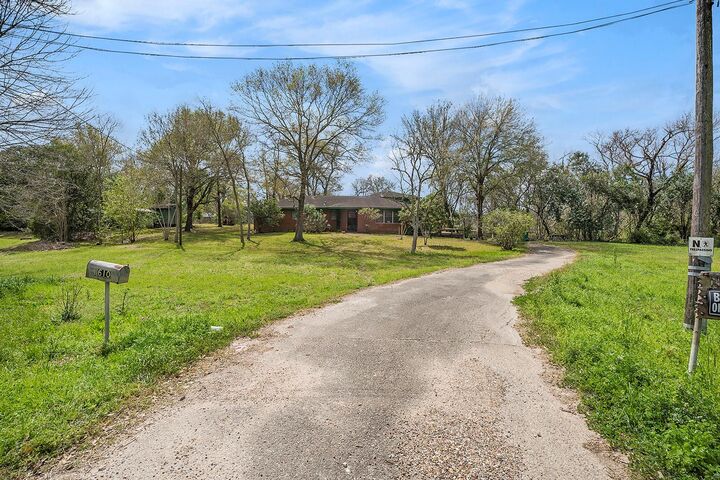 Property Photo: 610 Vince Street TX 77506
