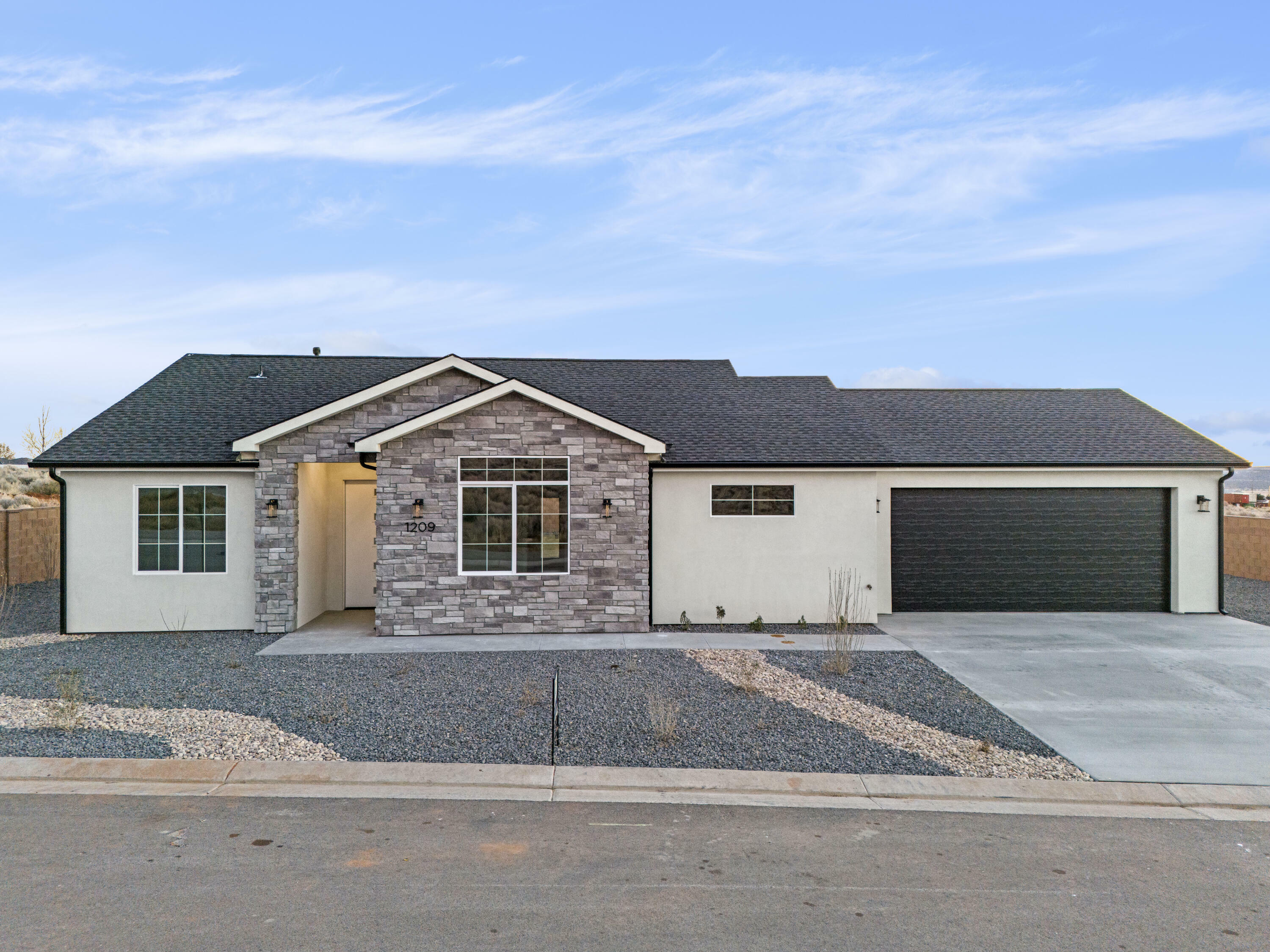 Property Photo: 1209 W Kokopelli Street UT 84784