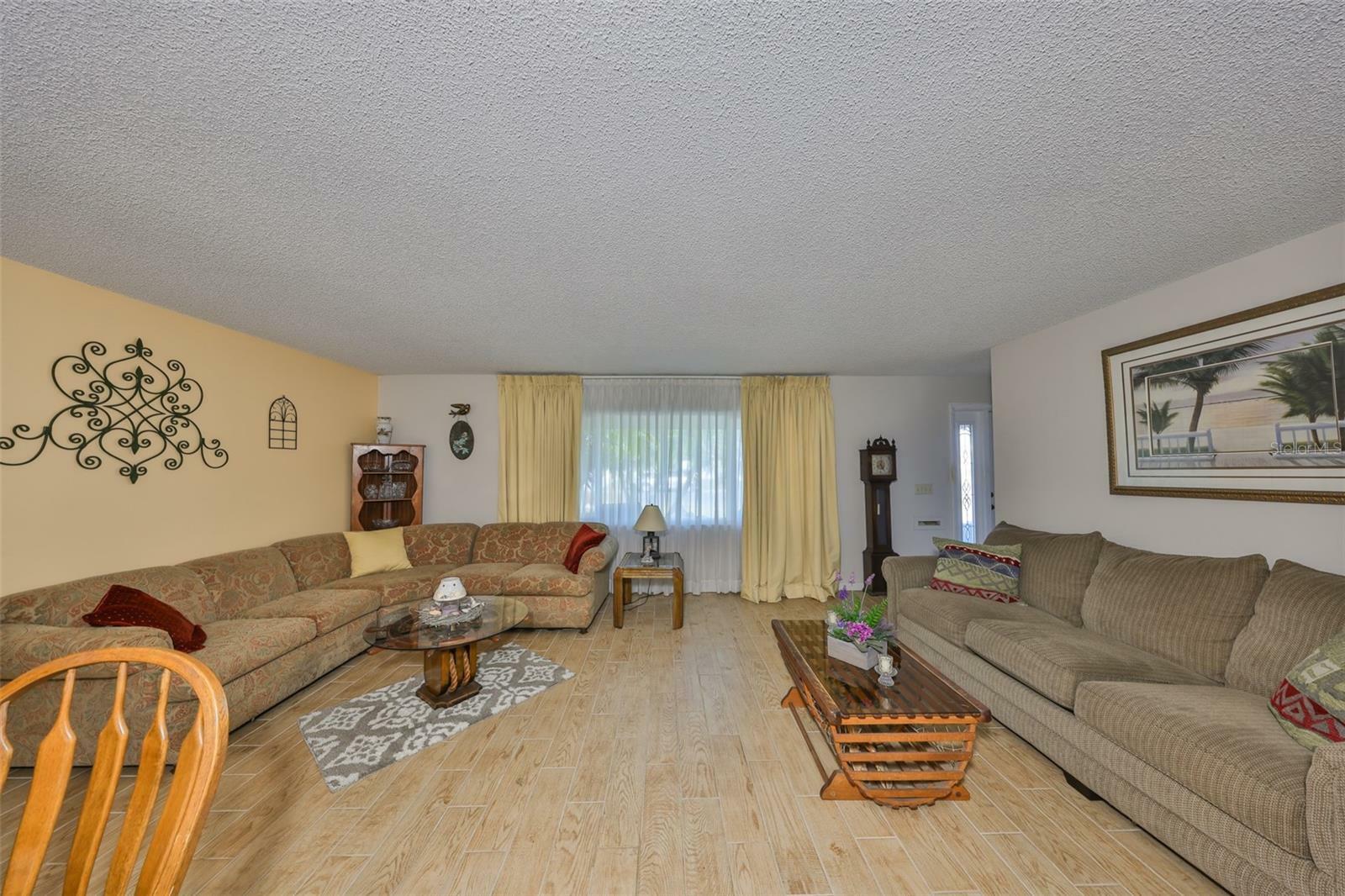 Property Photo:  672 Allegheny Drive  FL 33573 