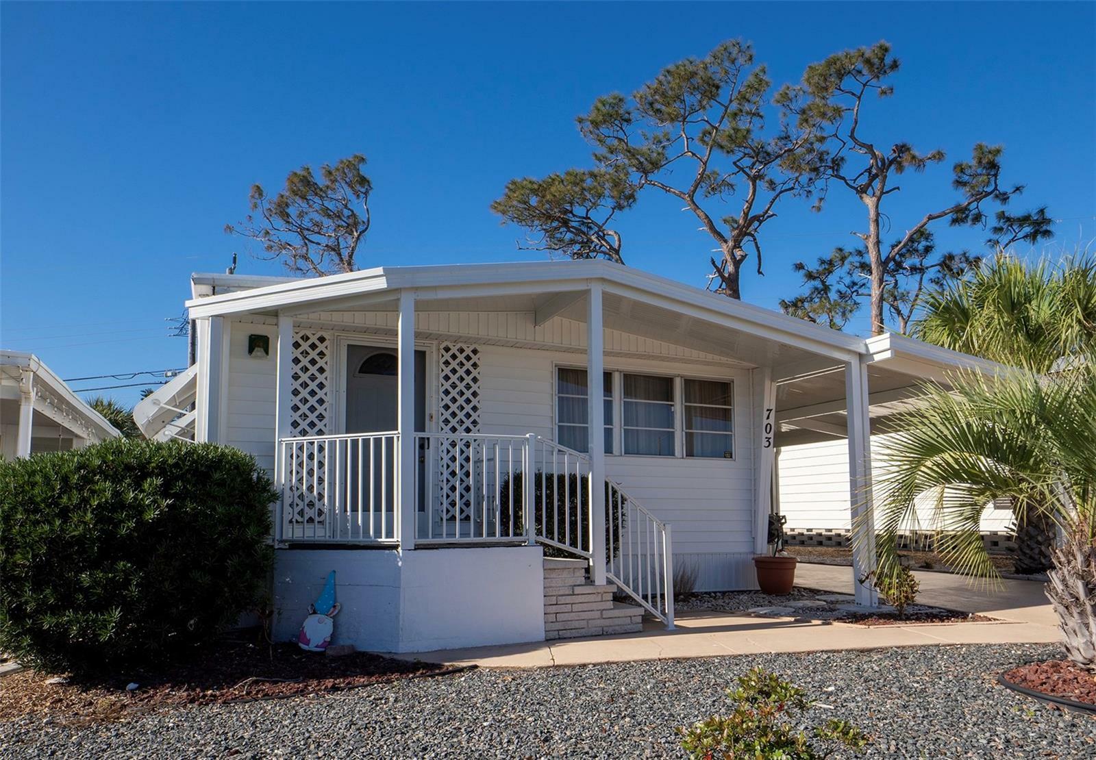 Property Photo: 703 S Green Circle FL 34285