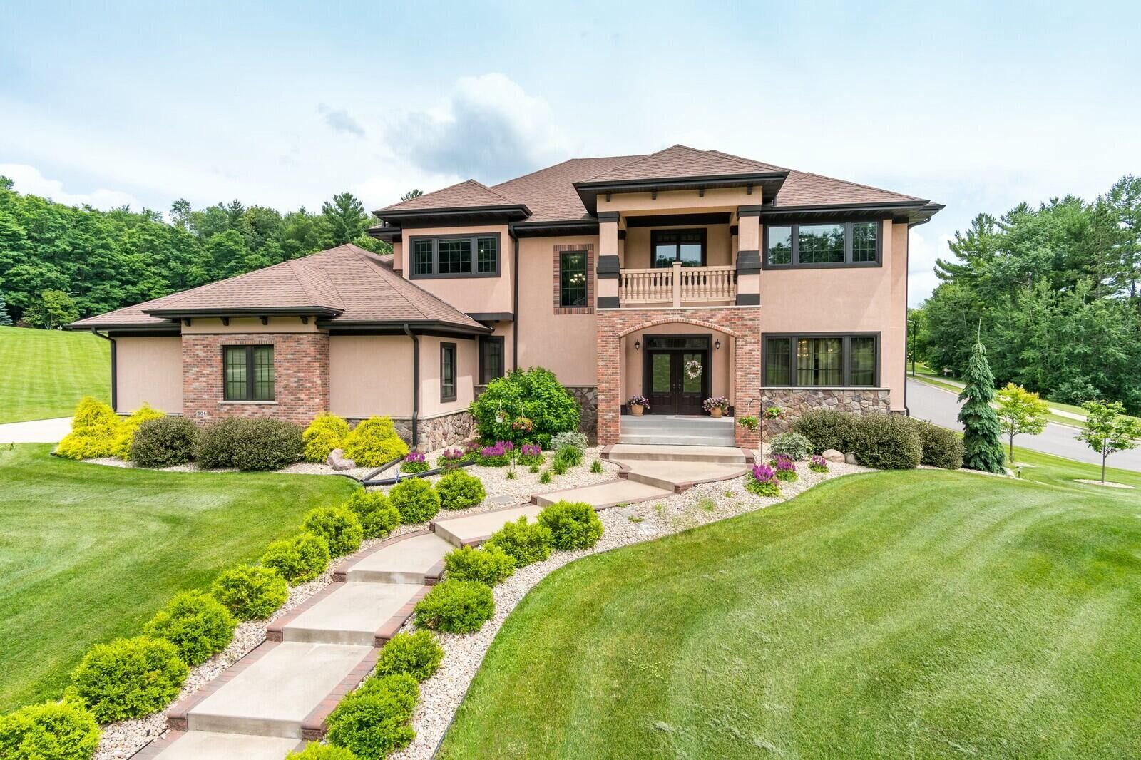 Property Photo:  504 Pine Valley Ct  WI 54650 