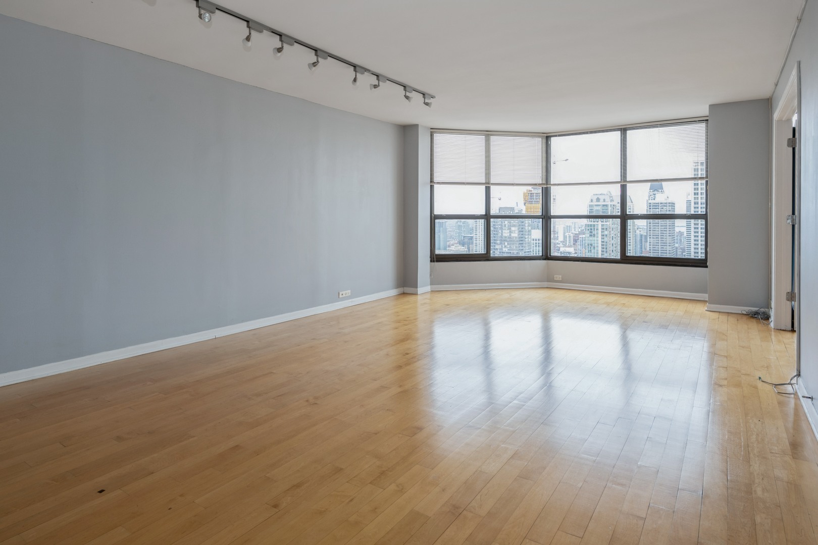 Property Photo: 405 N Wabash Avenue 4711 IL 60611