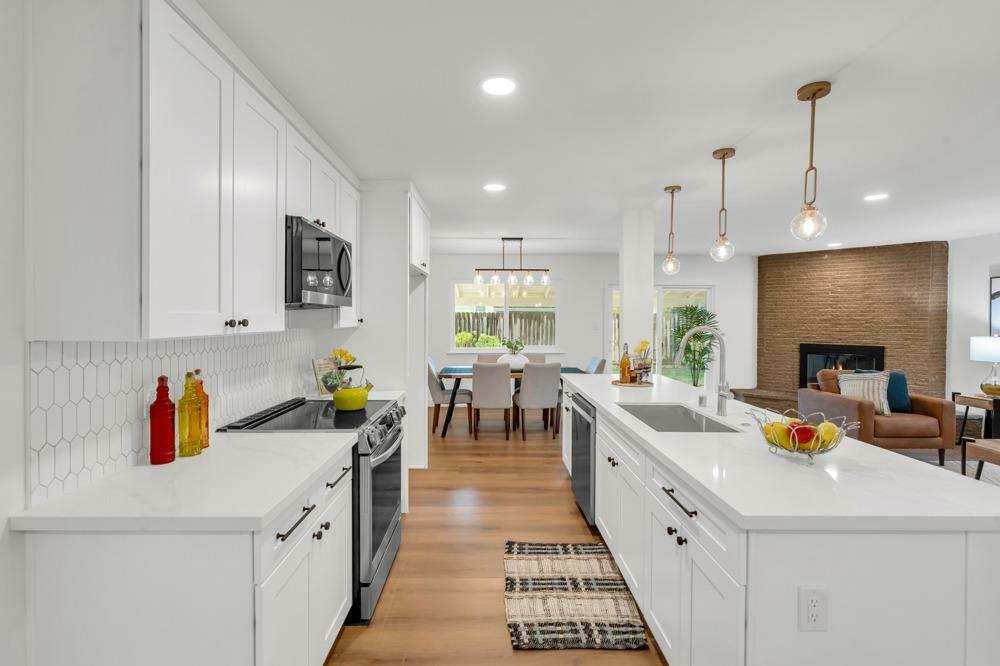 Property Photo: 6861 Westmoreland Way CA 95831