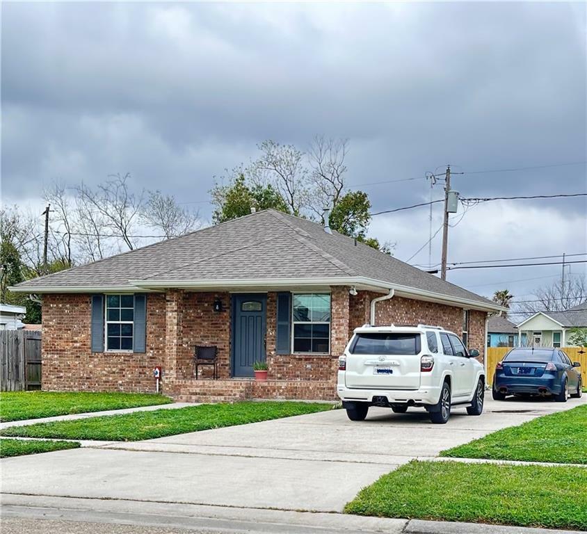 Property Photo: 49 E Chalmette Circle LA 70043