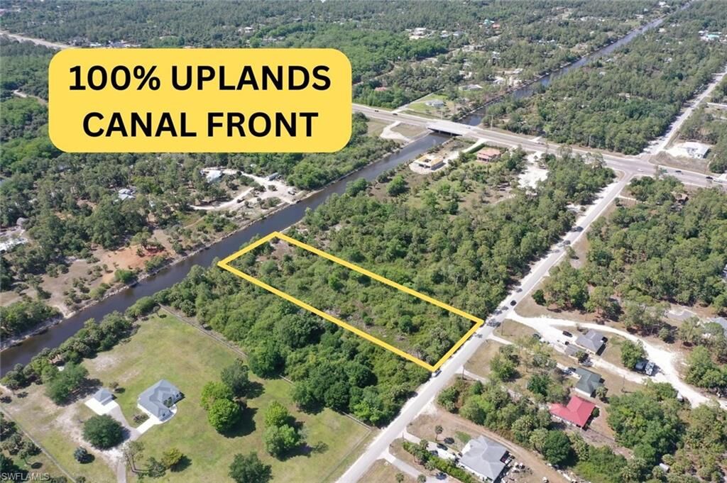 Property Photo: 10th St SE FL 34117