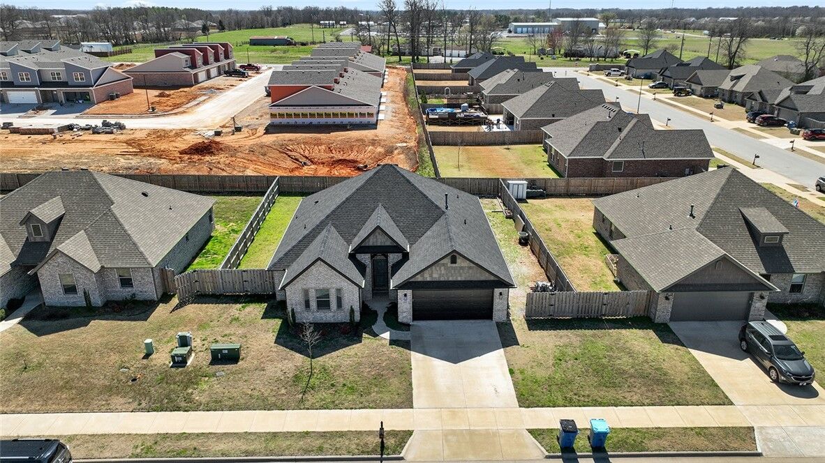 Property Photo:  1937 Seabolt Street  AR 72751 