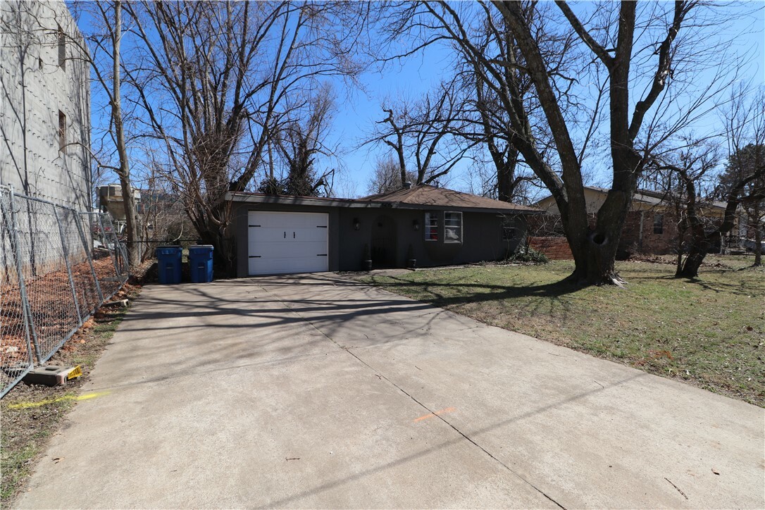 Property Photo: 825 SE H Street AR 72712