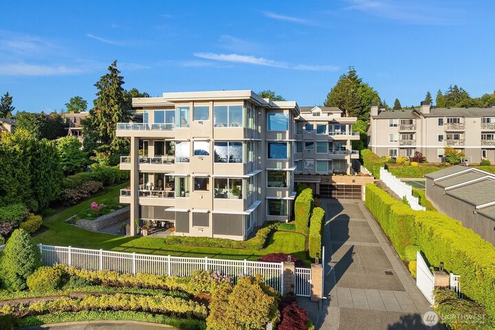 Property Photo: 6424 Lake Washington Boulevard NE 23 WA 98033