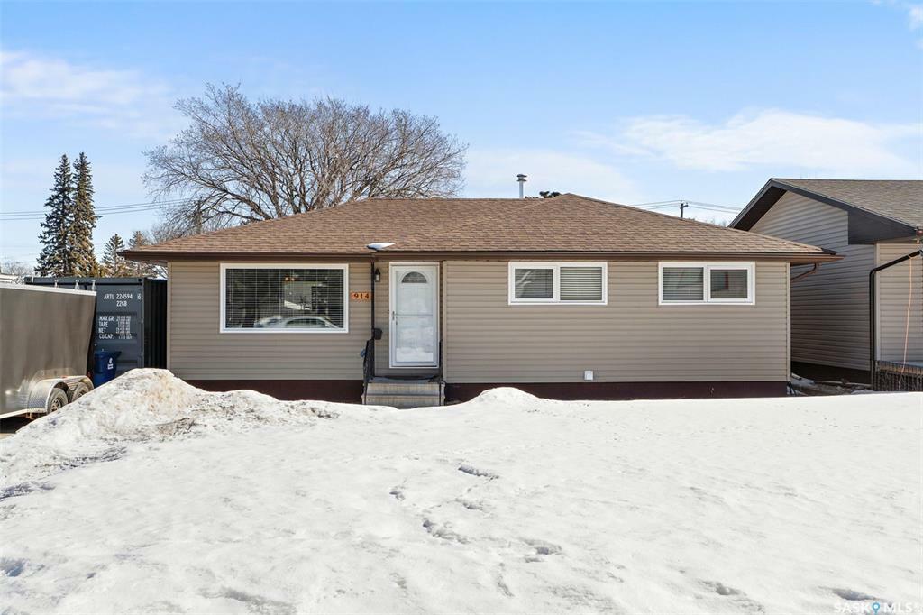 914 V Avenue N  Saskatoon SK S7L 3G3 photo