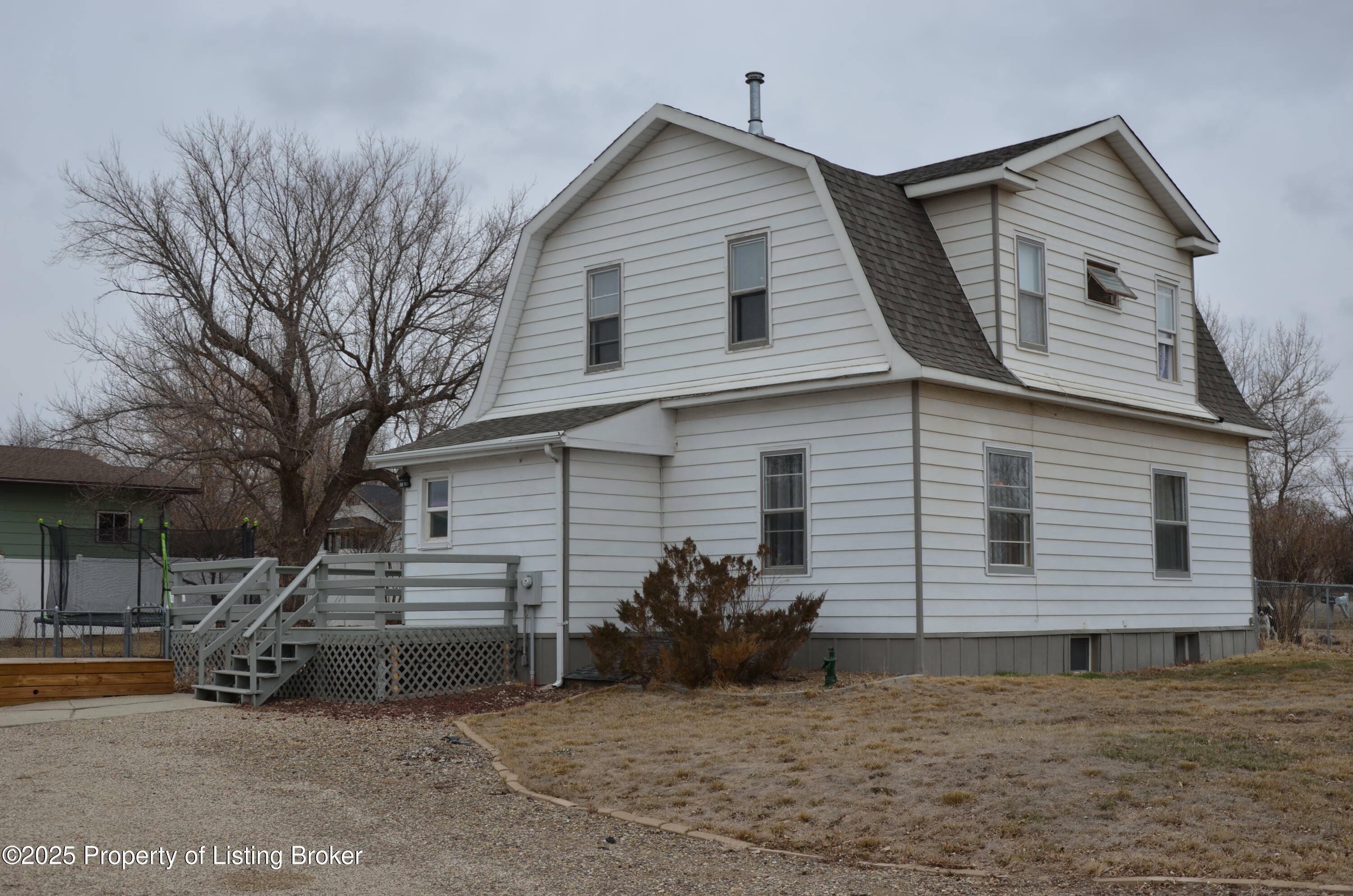 Property Photo: 208 3rd Avenue SW ND 58623