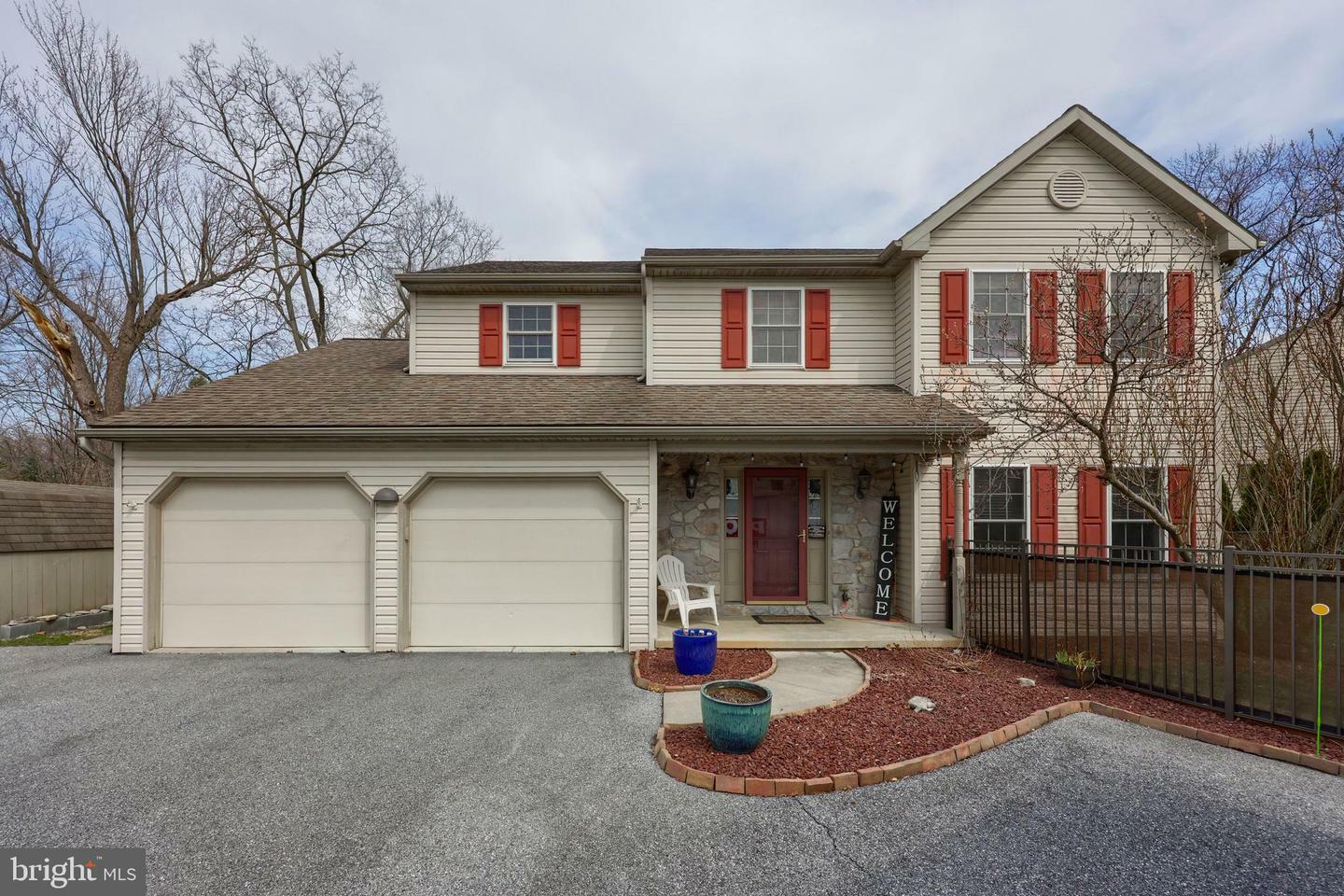 26 N Jacob Street  Mount Joy PA 17552 photo