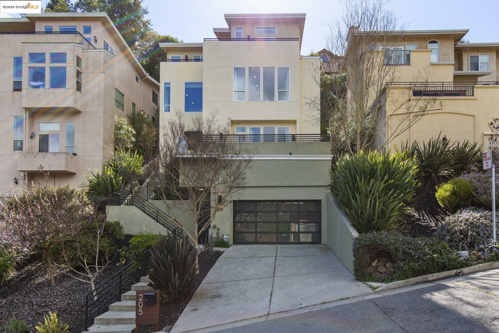Property Photo: 205 Sheridan Rd CA 94618