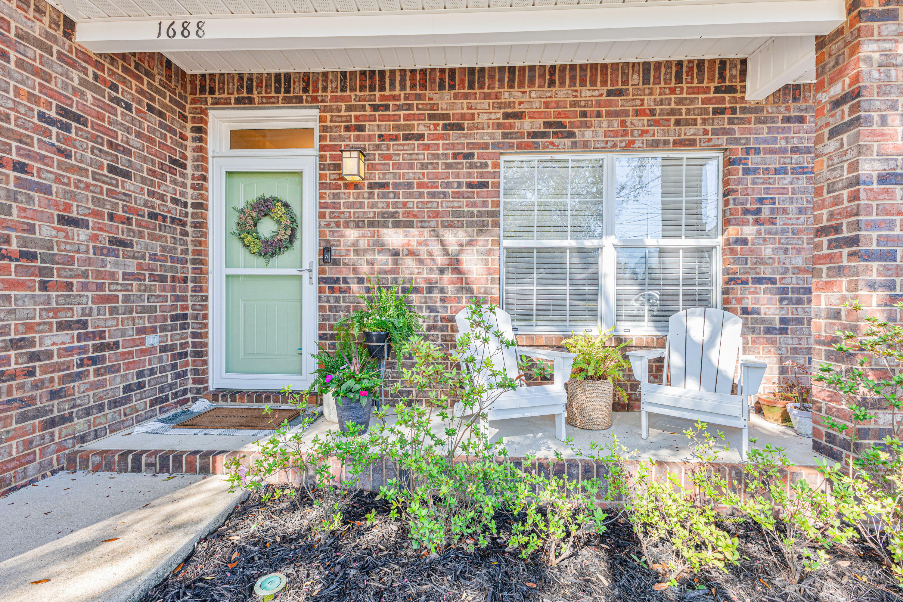 Property Photo: 1688 Sycamore Avenue FL 32578