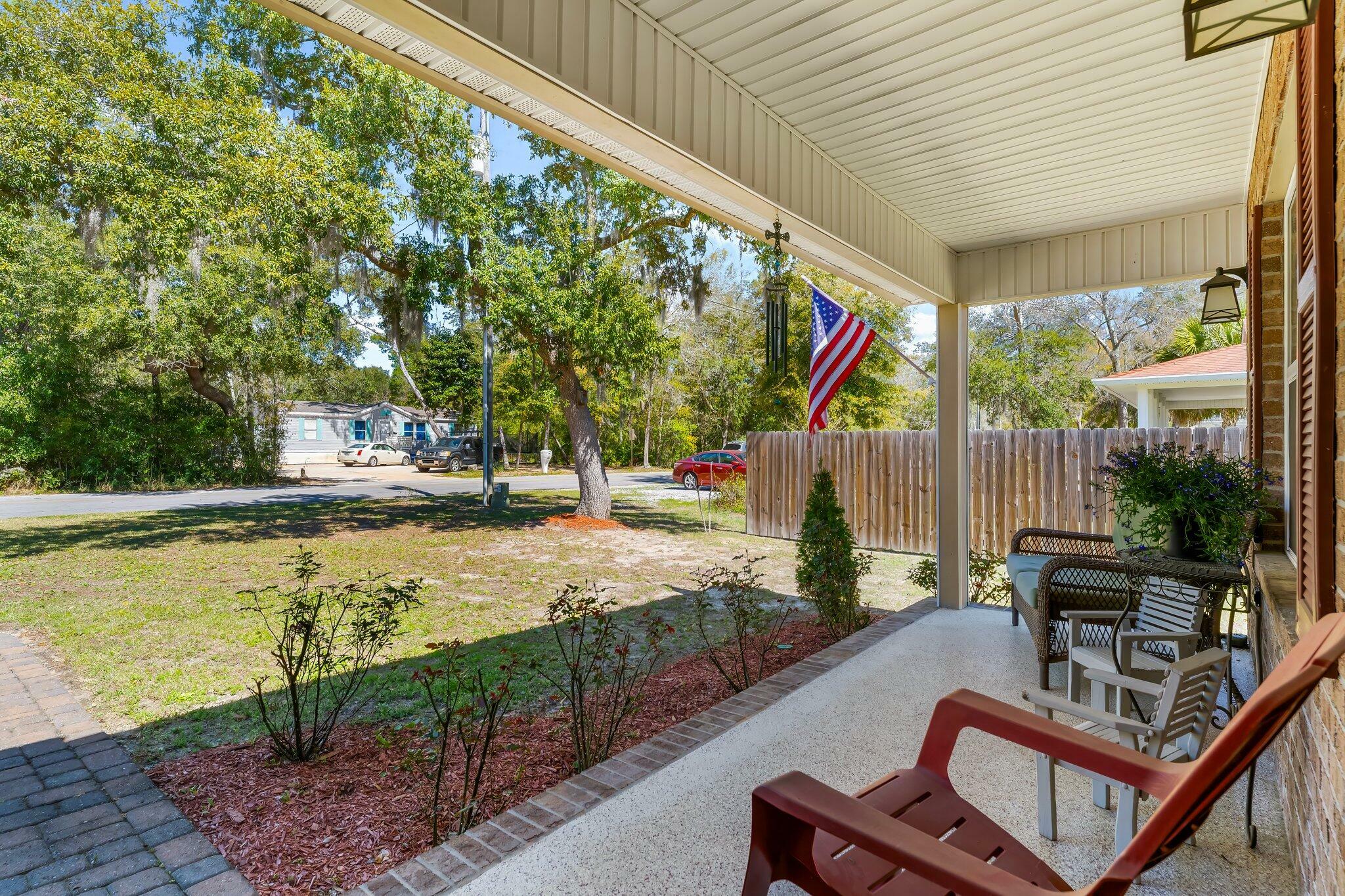 Property Photo:  340 Palmetto Avenue  FL 32439 