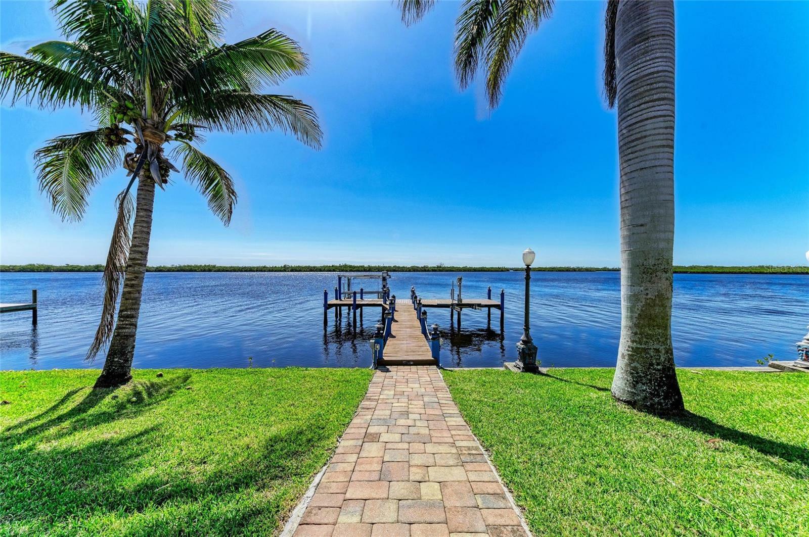 Property Photo: 3790 Peace River Drive FL 33983