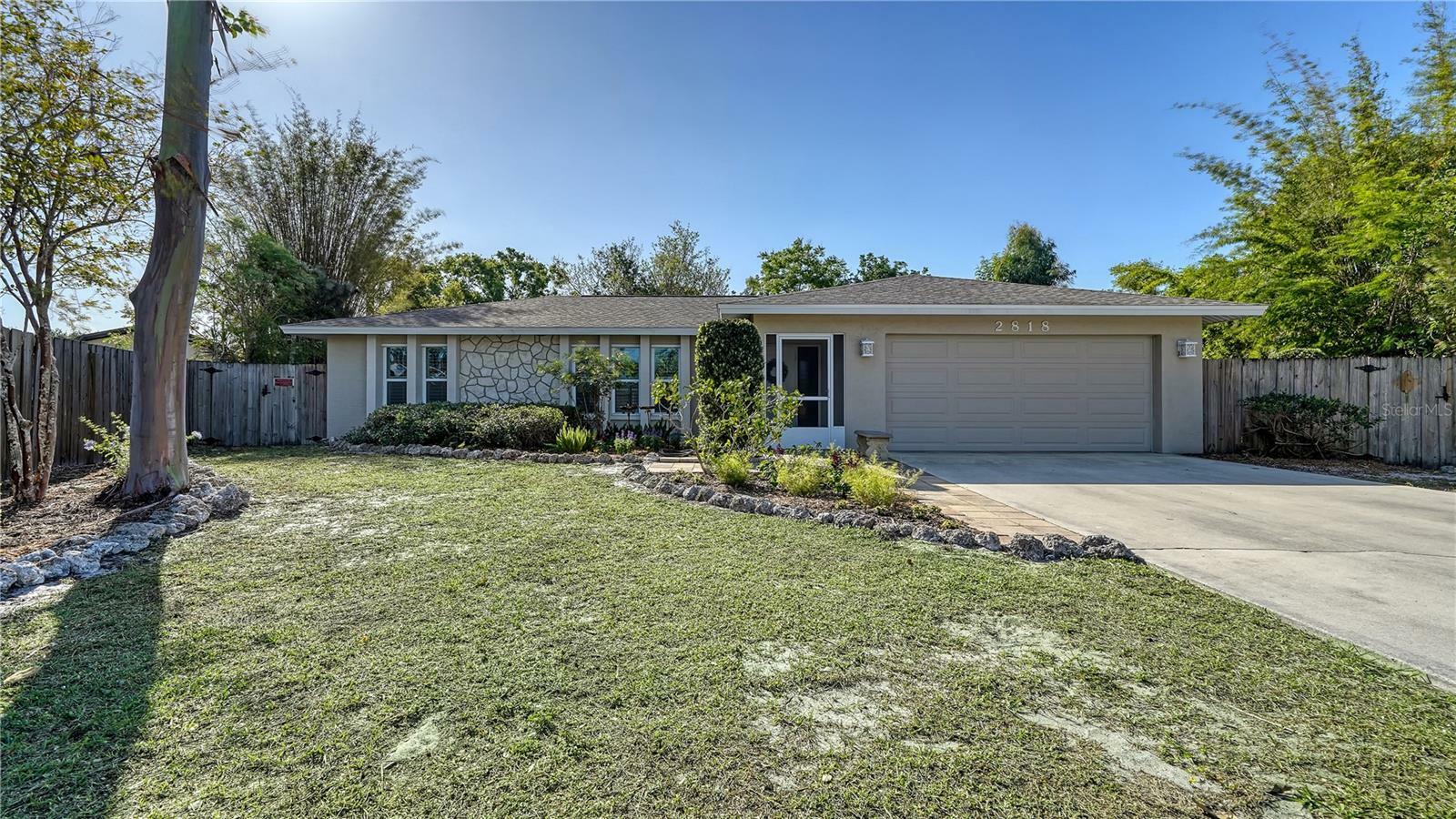 Property Photo: 2818 Indianwood Way FL 34232