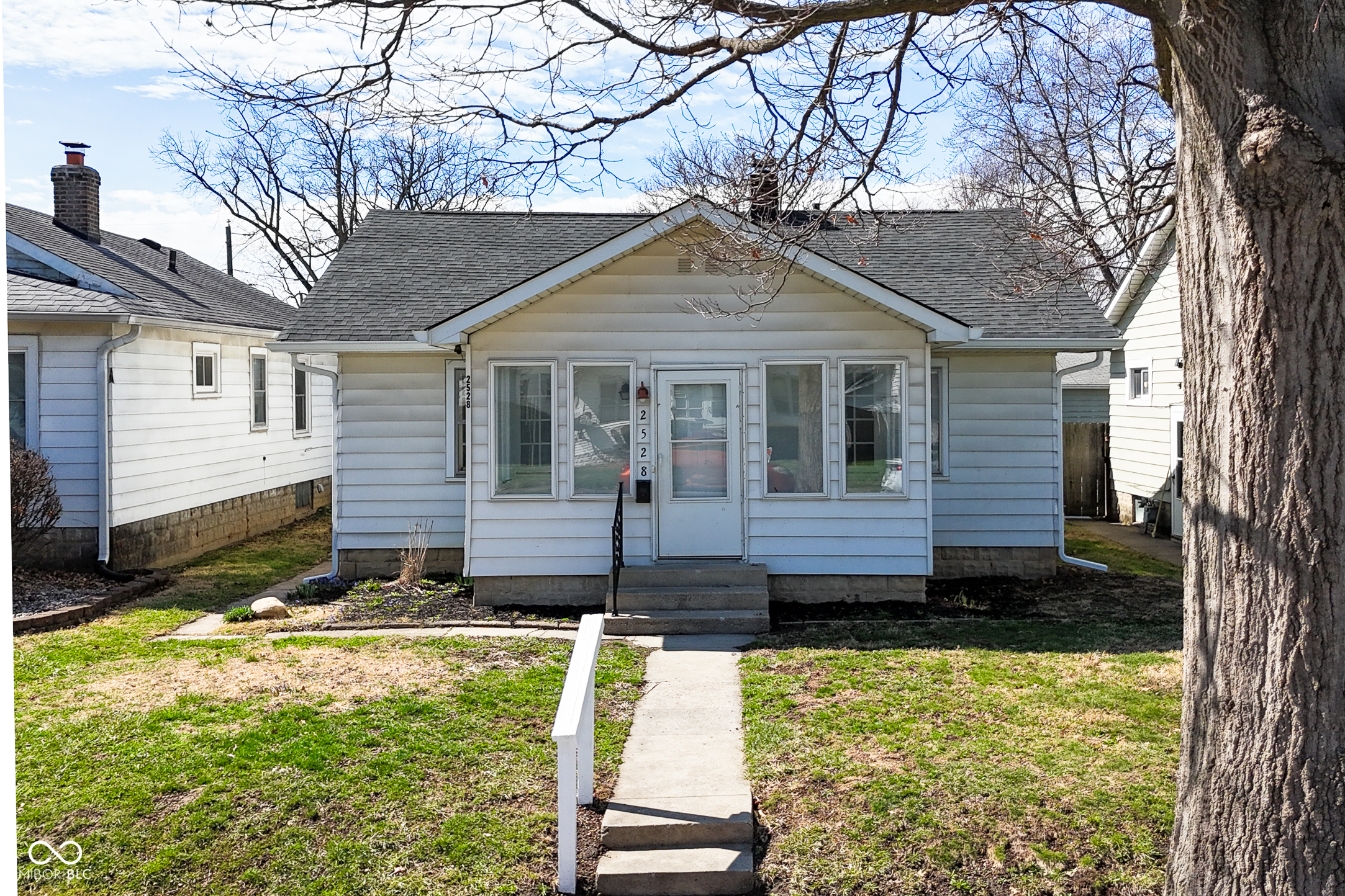 2528 S New Jersey Street  Indianapolis IN 46225 photo