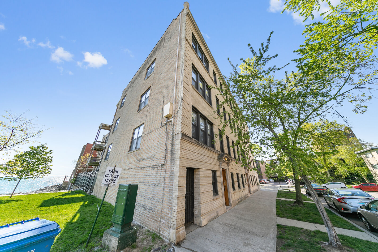 Property Photo: 7501 N Eastlake Terrace 3 IL 60626