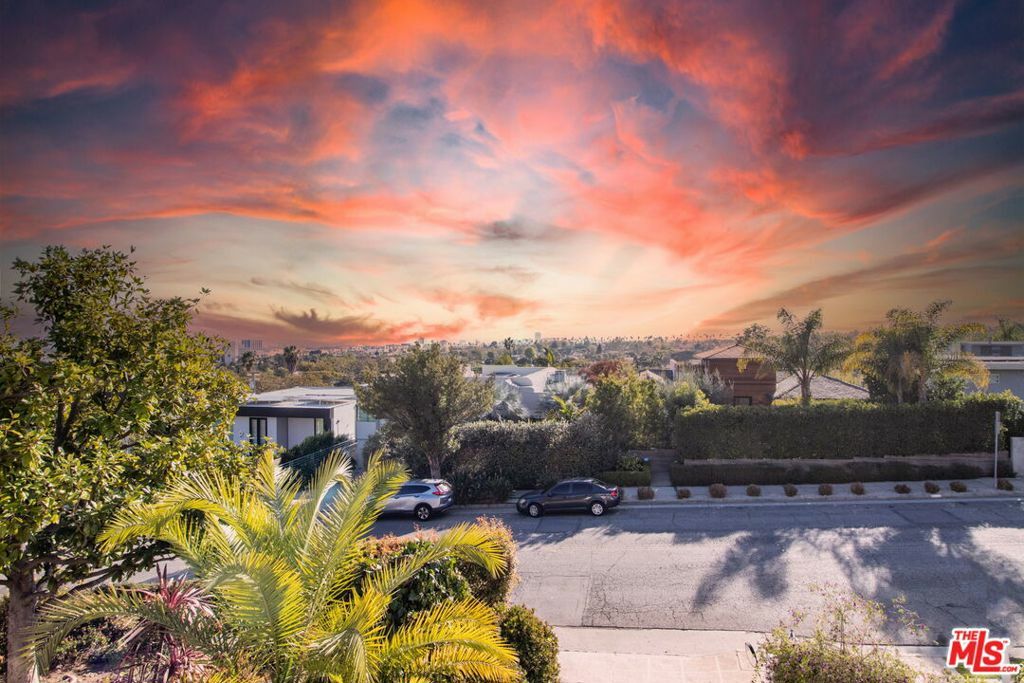 Property Photo: 905 Berkeley Street CA 90403