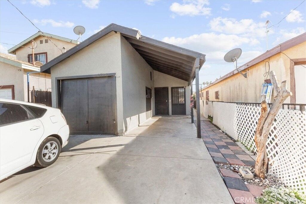 Property Photo: 2272 E 105th Street CA 90002