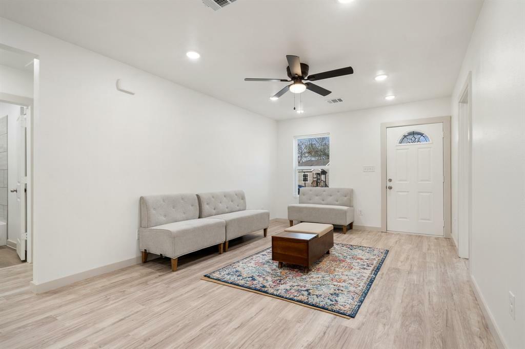 Property Photo: 4726 Bartlett Avenue TX 75216
