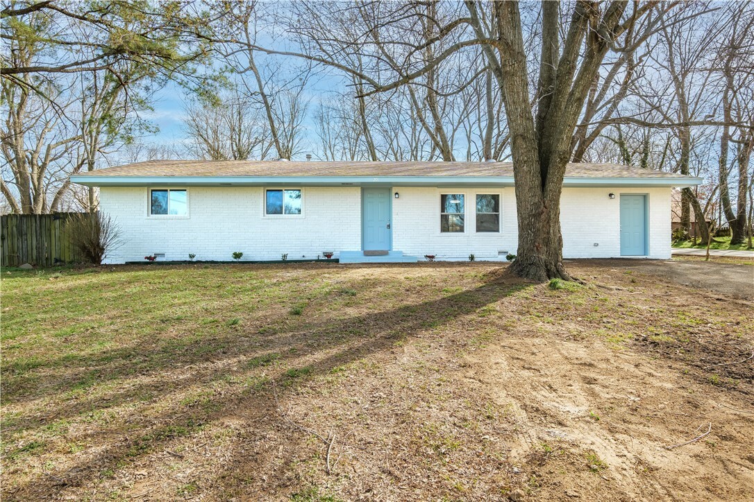 Property Photo: 201 E Douglas Street AR 72753