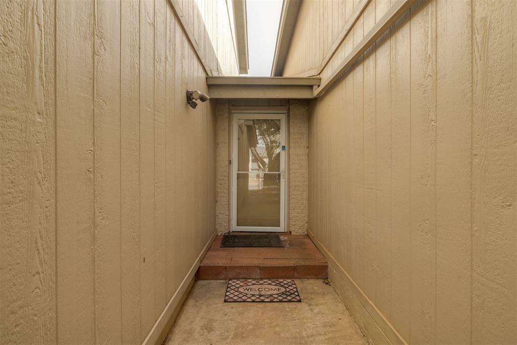 Property Photo: 10002 Hefner Village Boulevard OK 73162