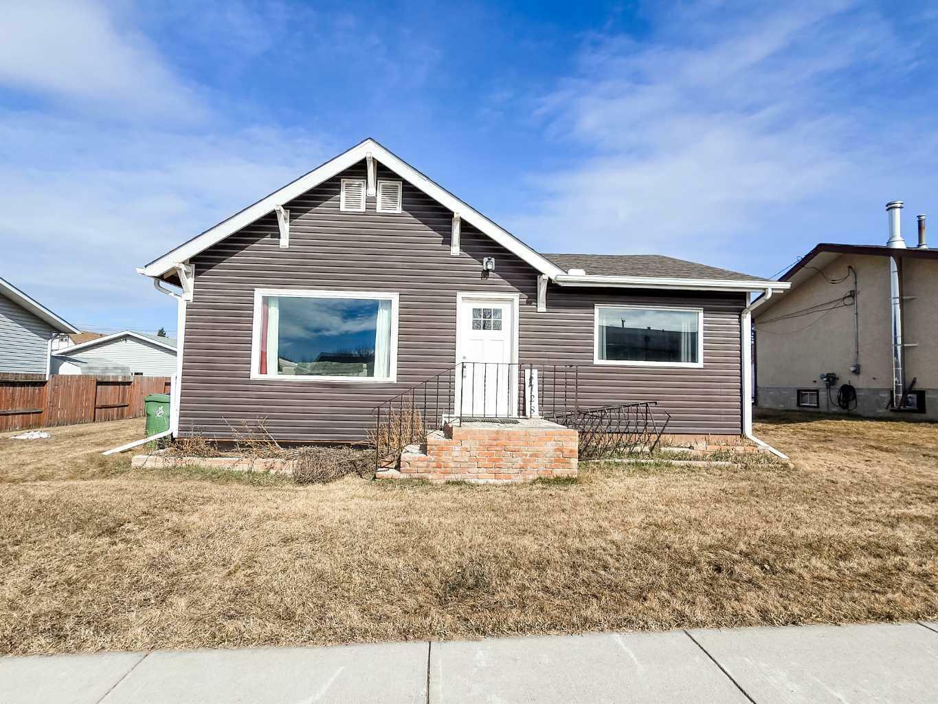5128 5 Avenue  Edson AB T7E 1T3 photo