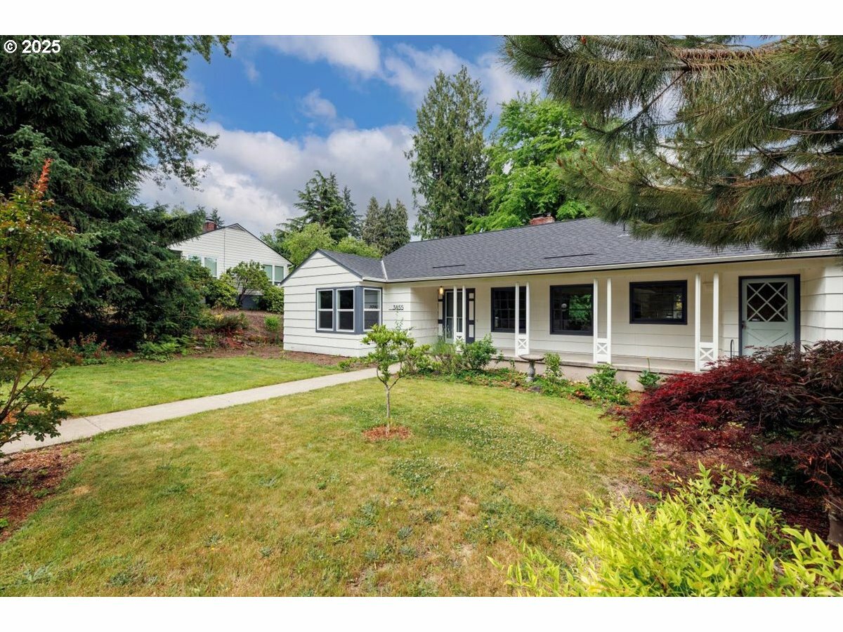 Property Photo: 3855 SW 97th Ave OR 97225