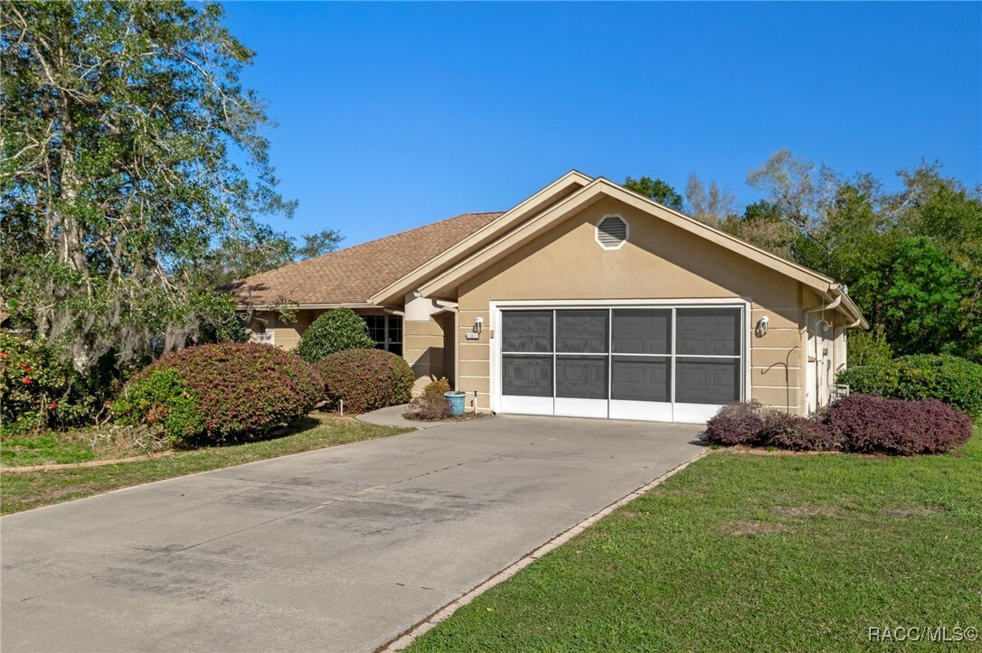 Property Photo: 3 Begonias Court FL 34446
