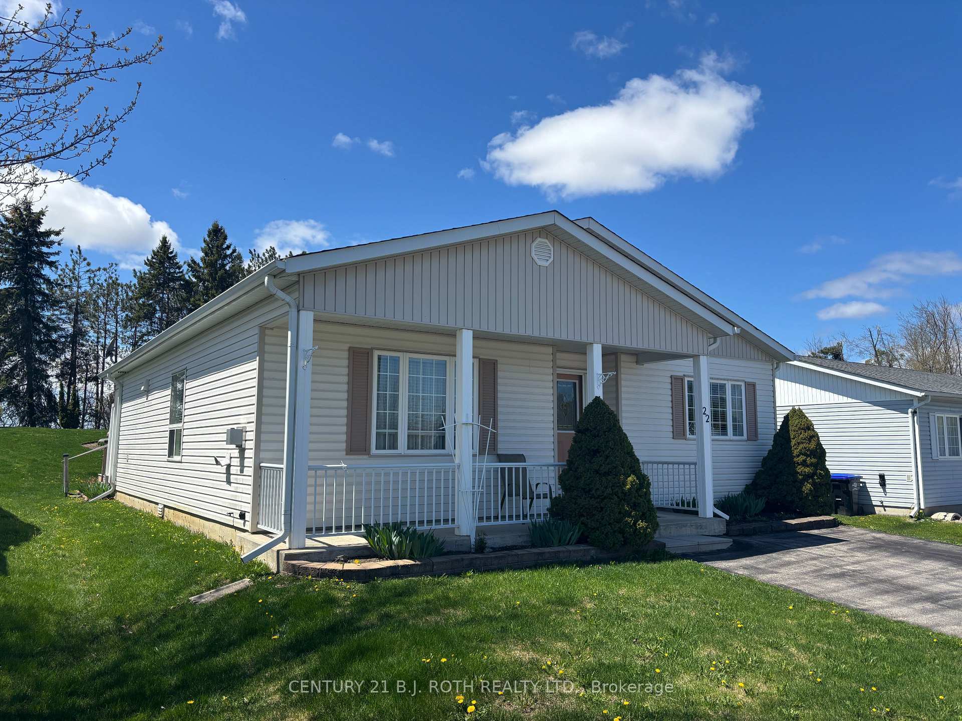 Property Photo: 22 Trellis Lane ON L9S 1N3