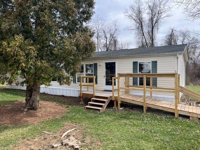 Property Photo: 129 Woodland Acres Lane PA 15012