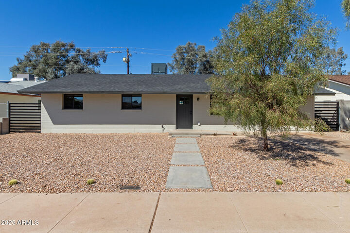 Property Photo: 1646 W Fairmont Drive AZ 85282