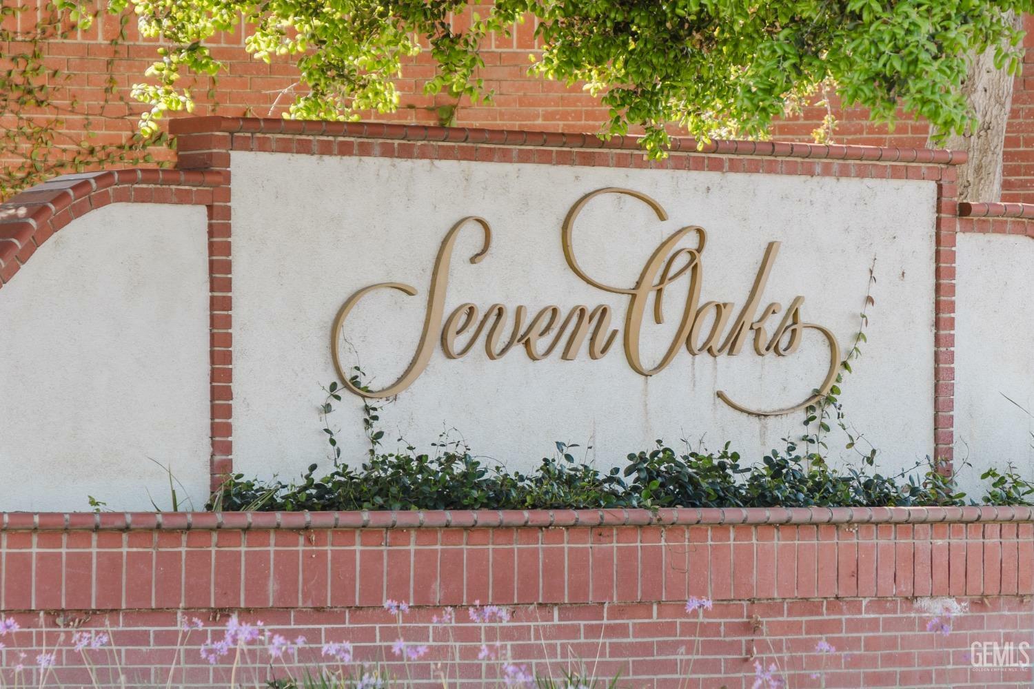 Property Photo: 1715 Norwich Way CA 93311