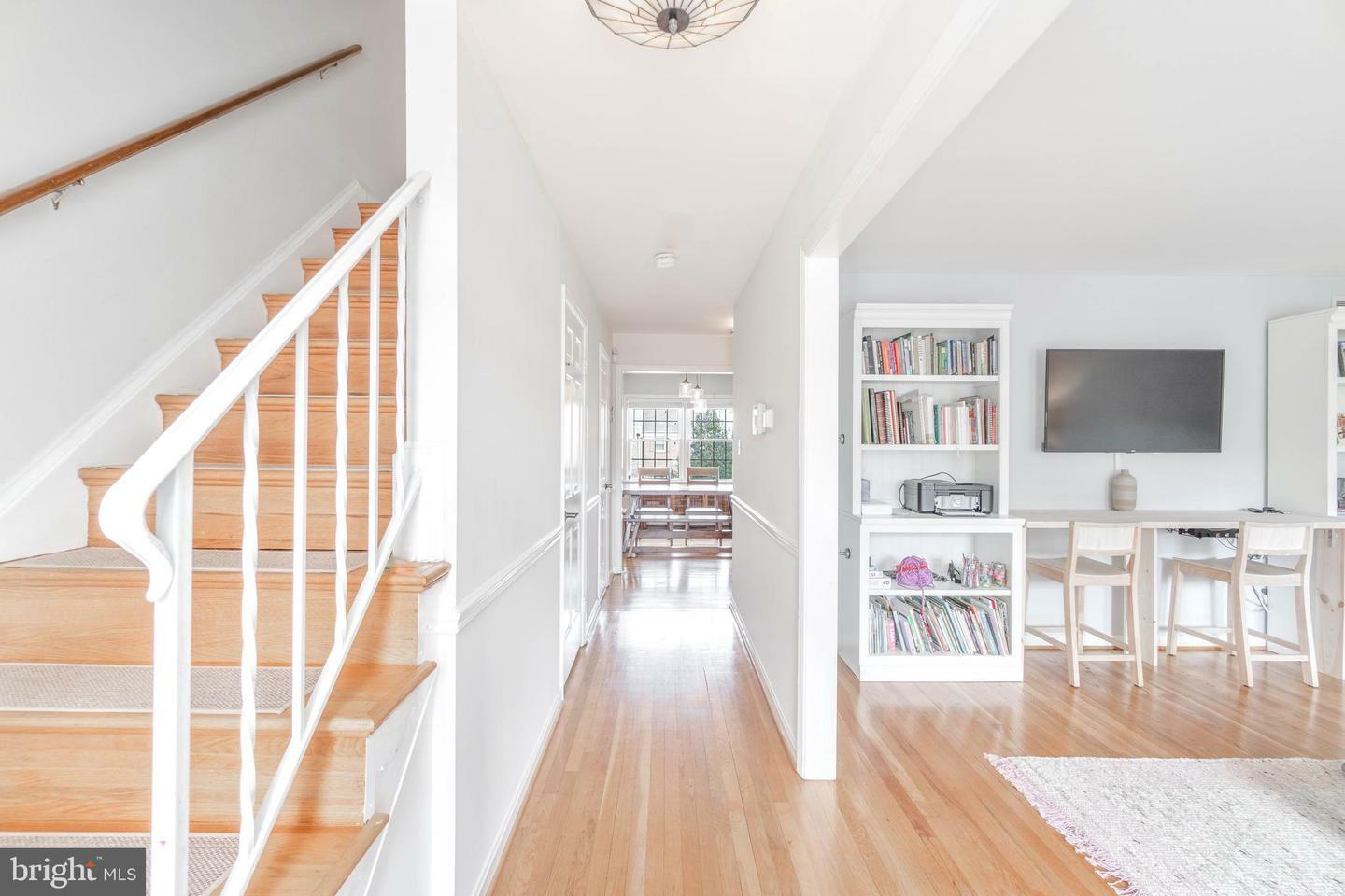 Property Photo: 9214 Graceland Place VA 22031