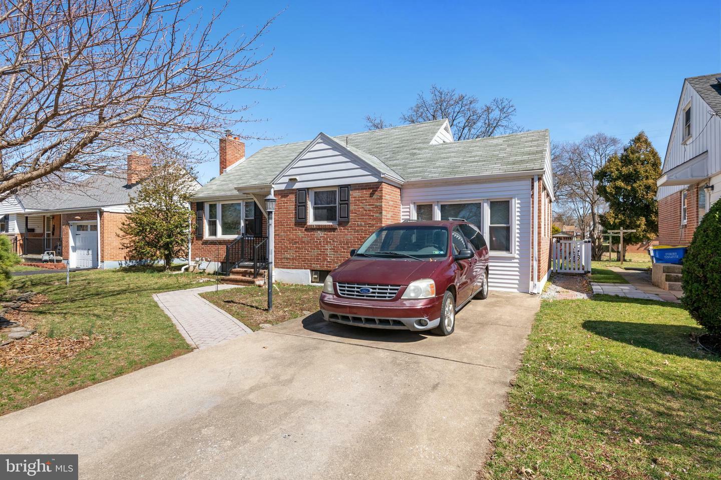 Property Photo: 137 S Vernon Street PA 17402