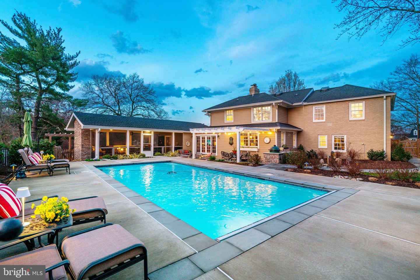 Property Photo: 202 Vassar Place VA 22314