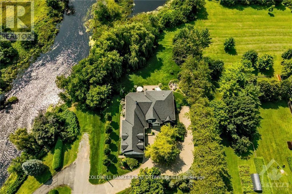 Property Photo: 6197 Ottawa Street ON K0A 2Z0