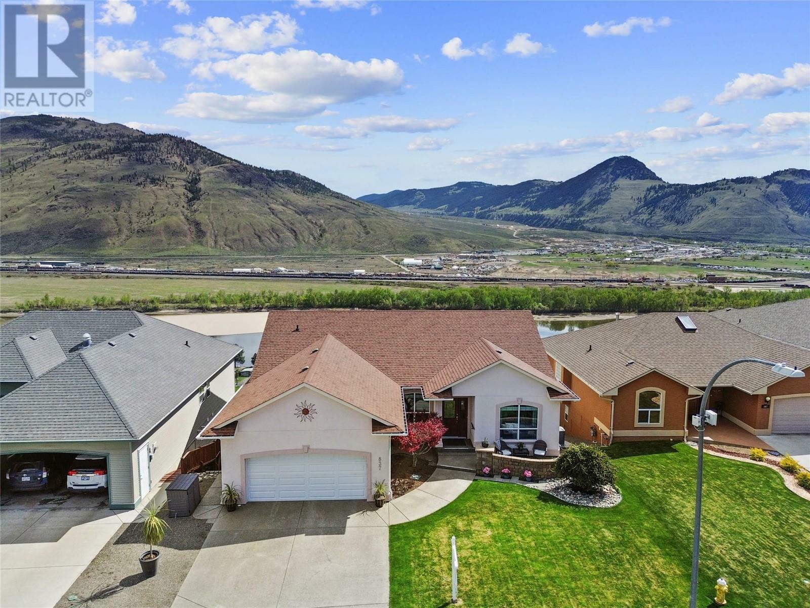 Property Photo: 837 Quail Drive BC V2B 8P2